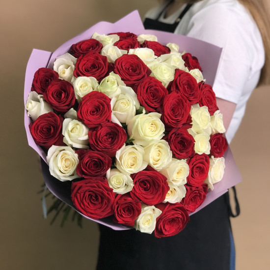 Розы Букет из красных и белых роз 51 шт. (70 см)